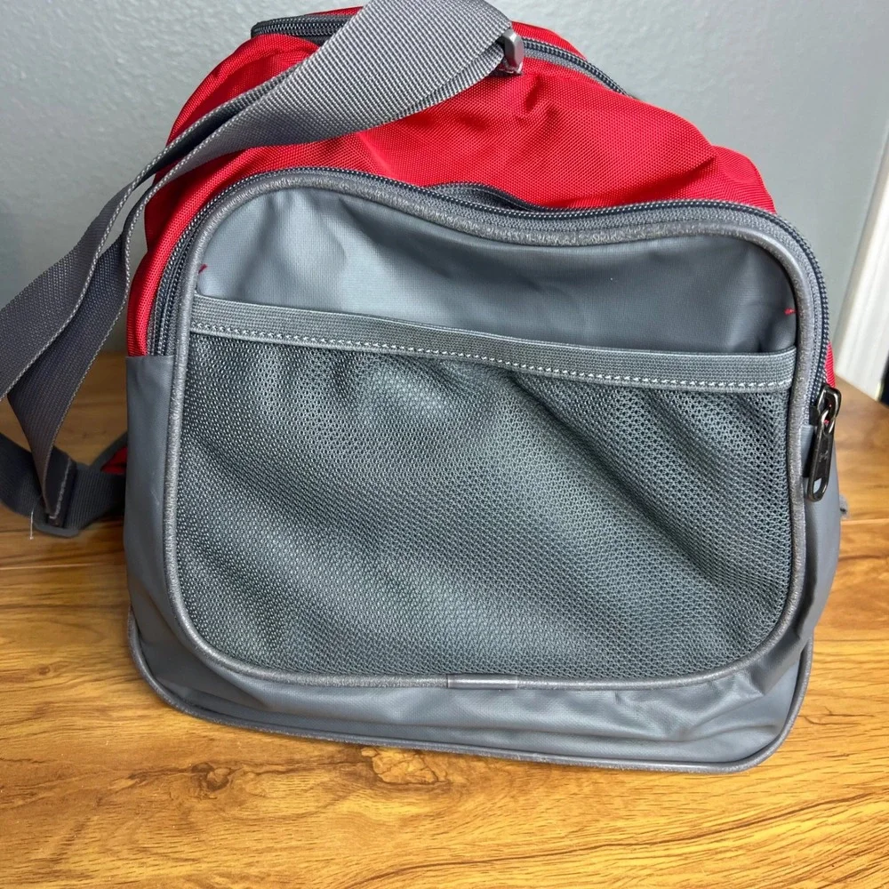 Under Armour Storm Undeniable 3.0 Duffle Gym Bag Medium Red Sports Travel